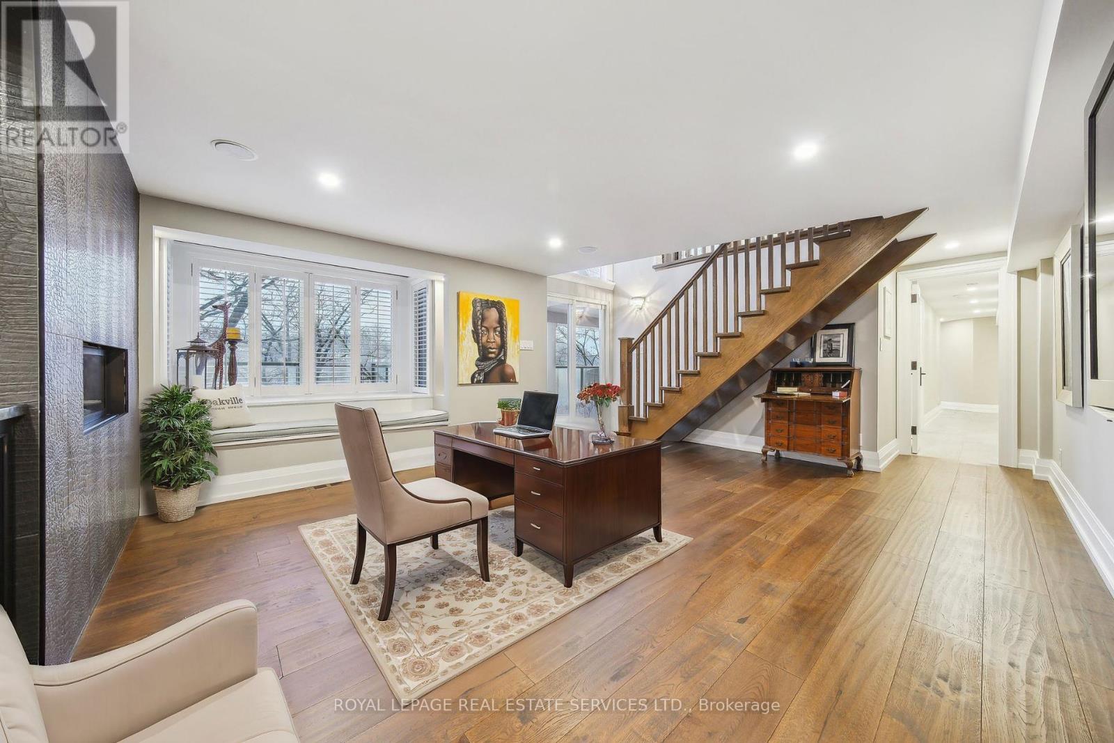 












382 TRAFALGAR ROAD

,
Oakville,




Ontario
L6J3H5

