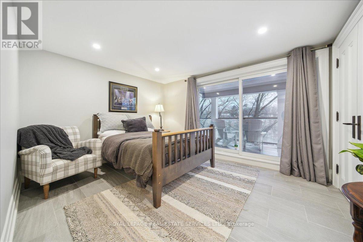 












382 TRAFALGAR ROAD

,
Oakville,




Ontario
L6J3H5

