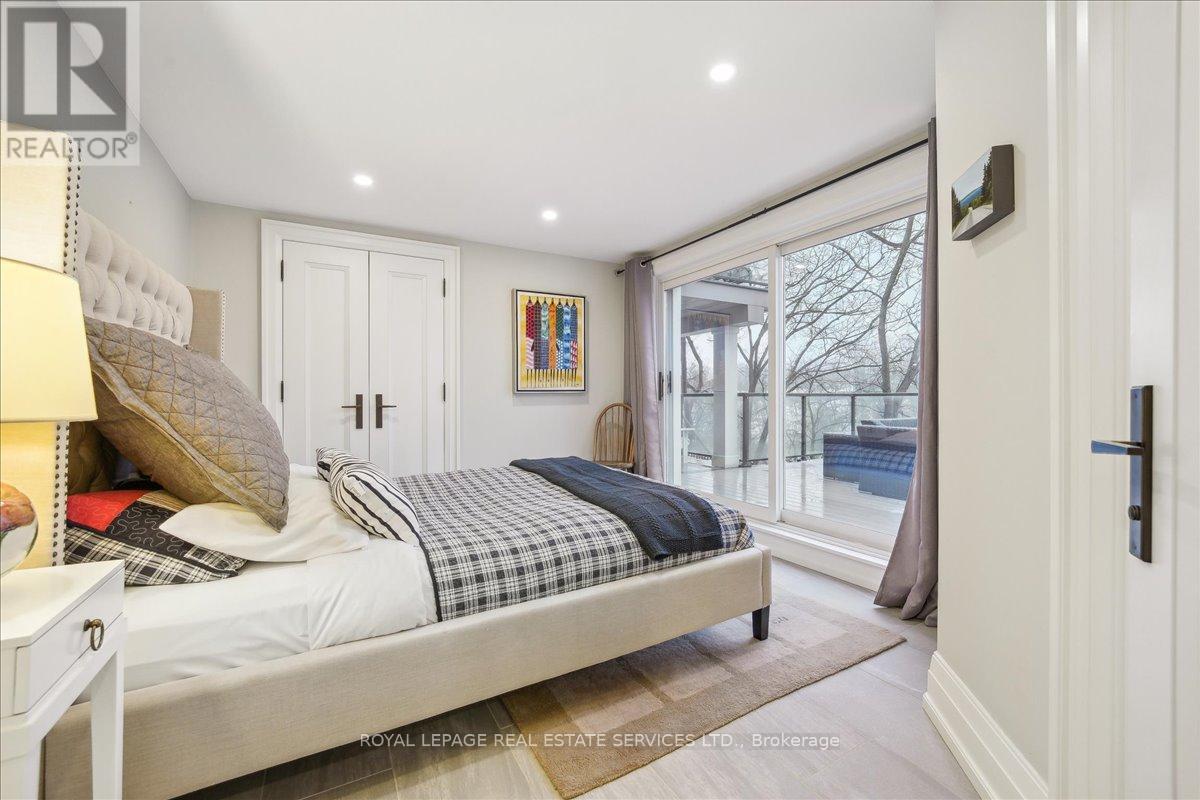 












382 TRAFALGAR ROAD

,
Oakville,




Ontario
L6J3H5


