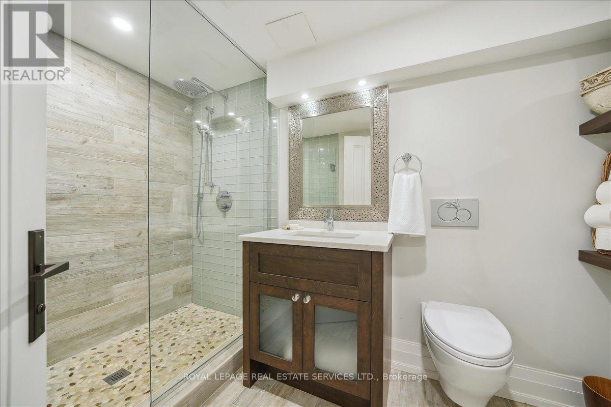 












382 TRAFALGAR ROAD

,
Oakville,




Ontario
L6J3H5

