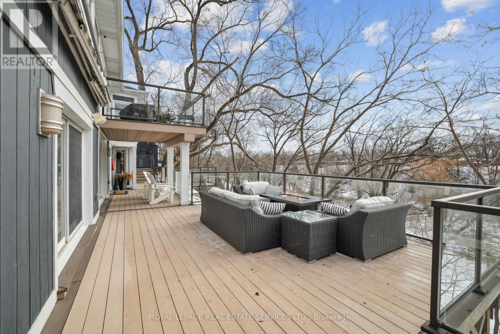 












382 TRAFALGAR ROAD

,
Oakville,




Ontario
L6J3H5

