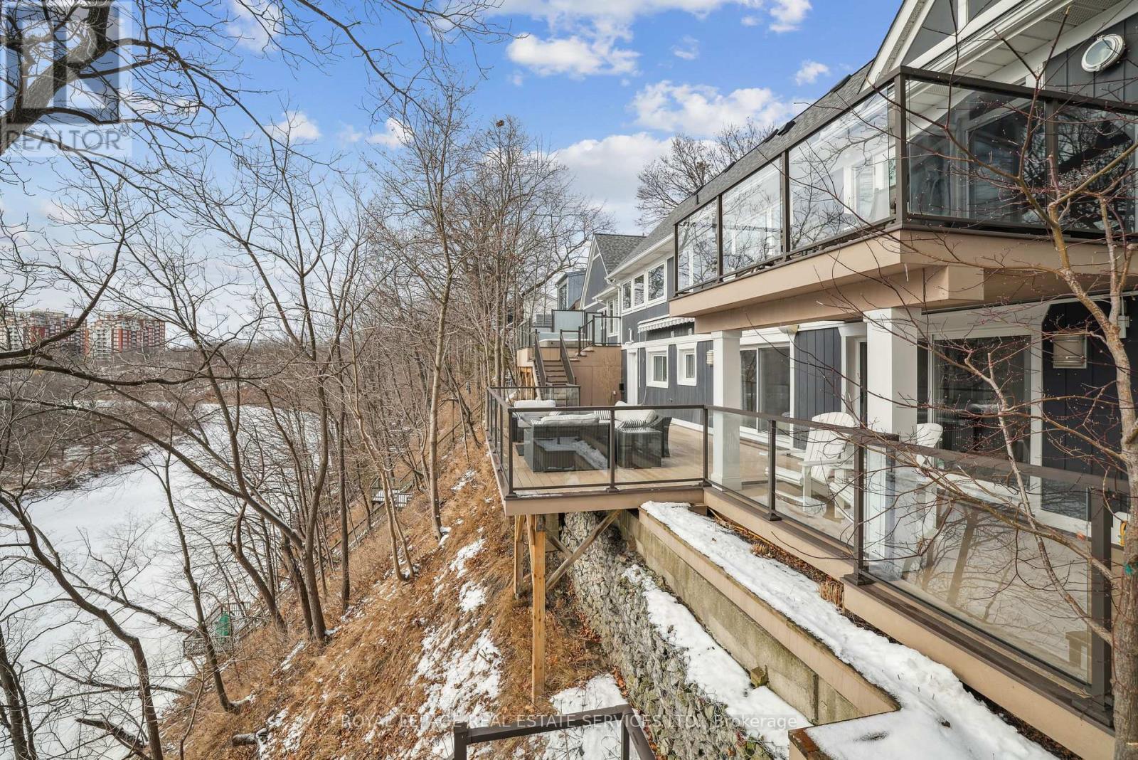 












382 TRAFALGAR ROAD

,
Oakville,




Ontario
L6J3H5

