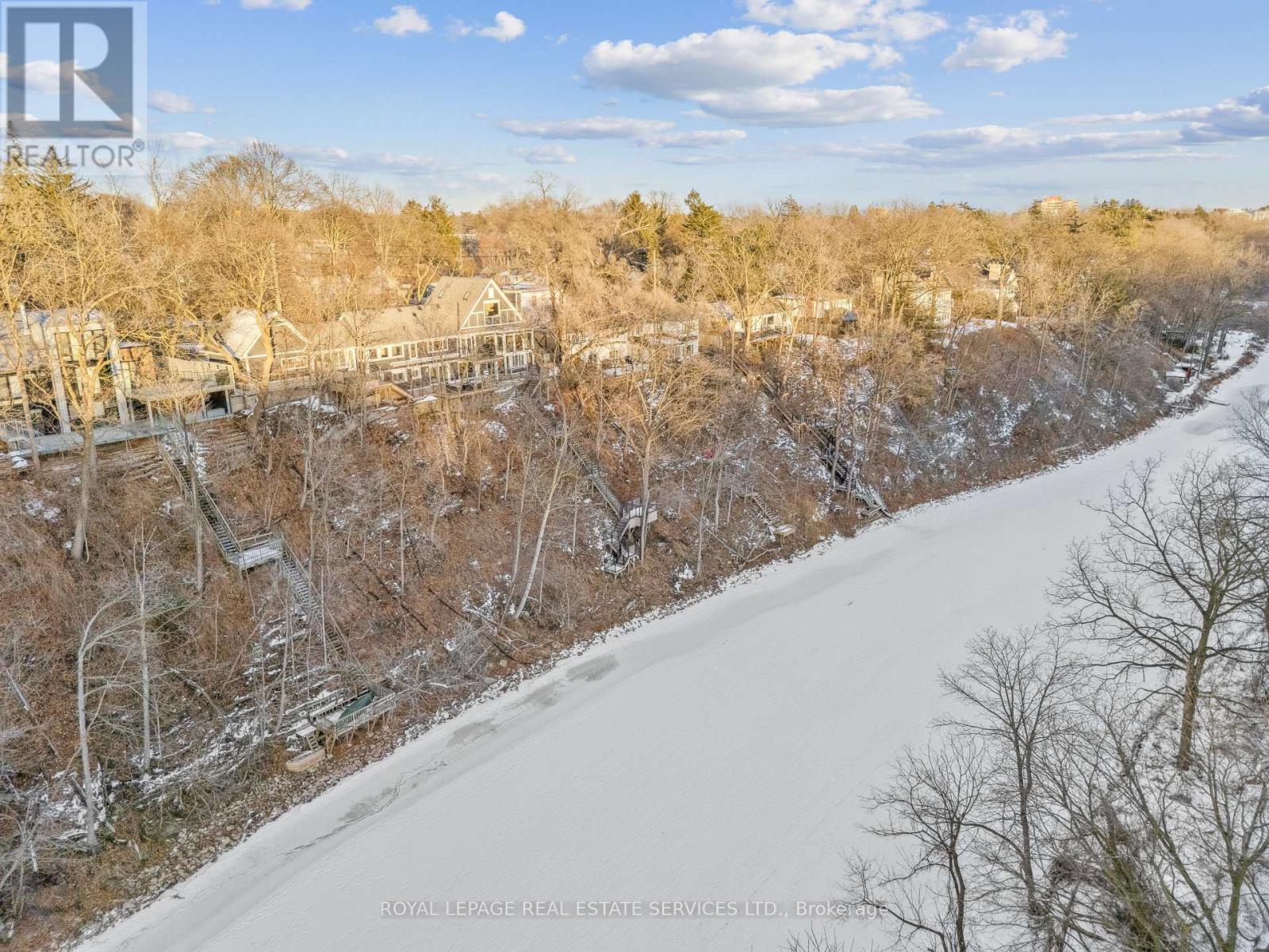 












382 TRAFALGAR ROAD

,
Oakville,




Ontario
L6J3H5

