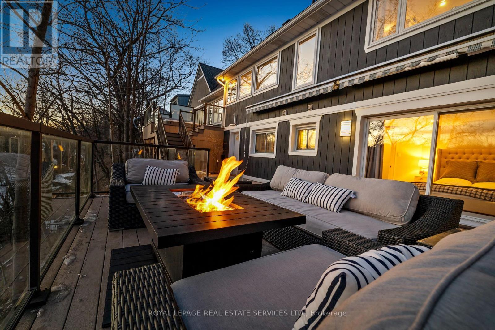 












382 TRAFALGAR ROAD

,
Oakville,




Ontario
L6J3H5

