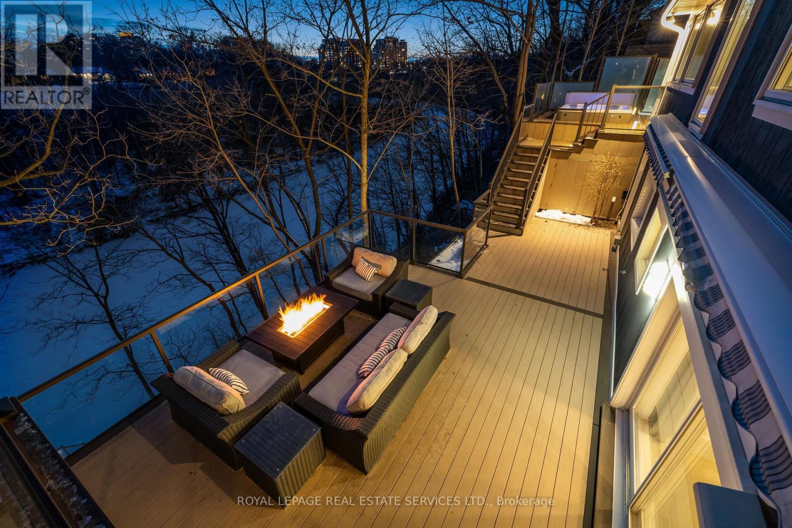












382 TRAFALGAR ROAD

,
Oakville,




Ontario
L6J3H5


