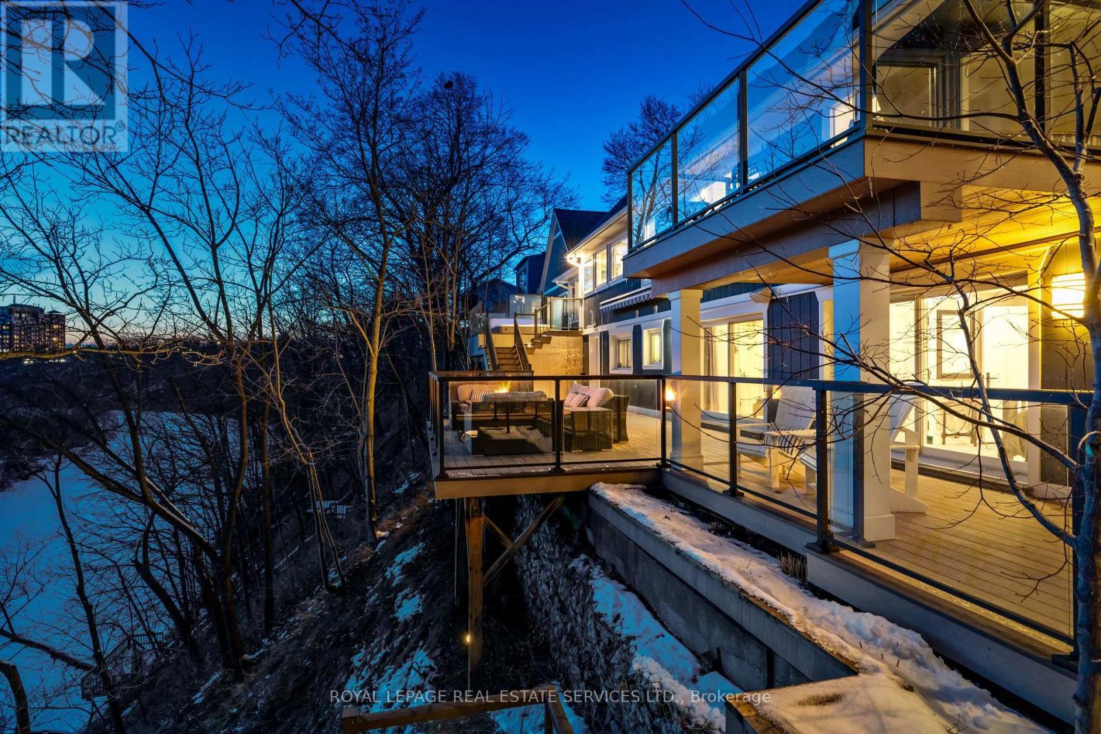 












382 TRAFALGAR ROAD

,
Oakville,




Ontario
L6J3H5


