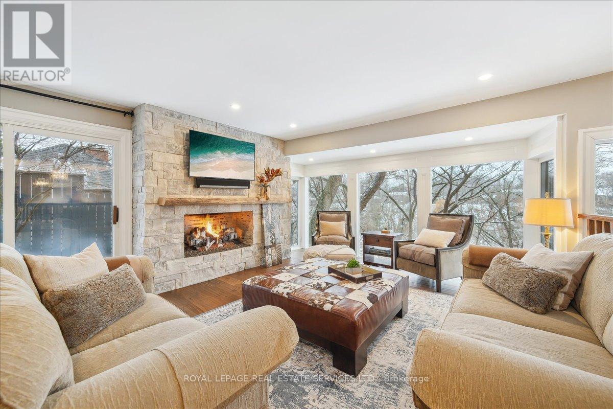 












382 TRAFALGAR ROAD

,
Oakville,




Ontario
L6J3H5

