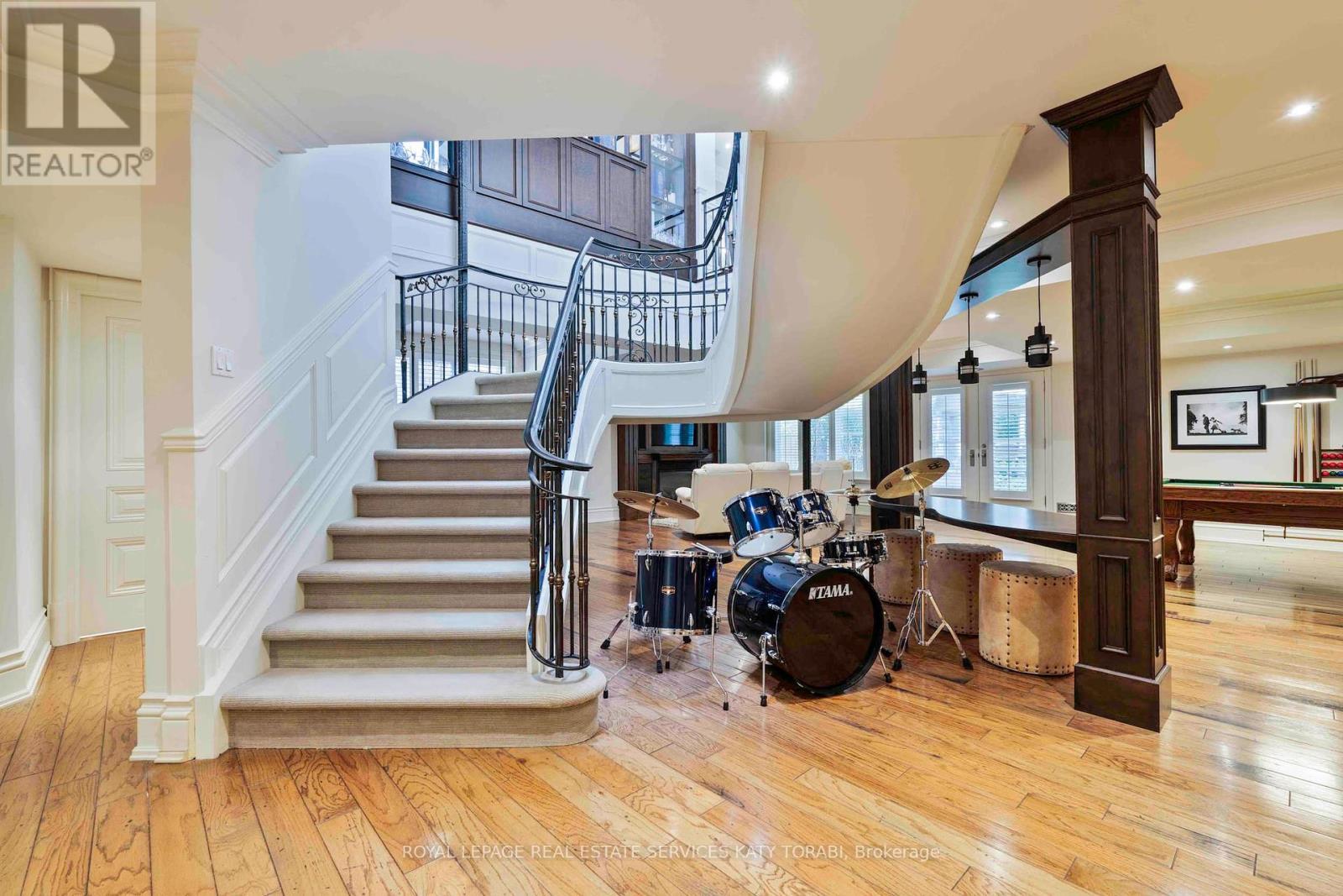 












11 DOON ROAD

,
Toronto,




Ontario
M2L1M1

