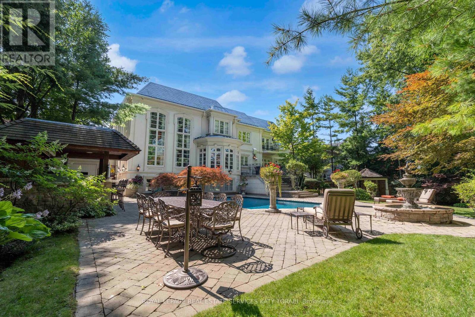 












11 DOON ROAD

,
Toronto,




Ontario
M2L1M1

