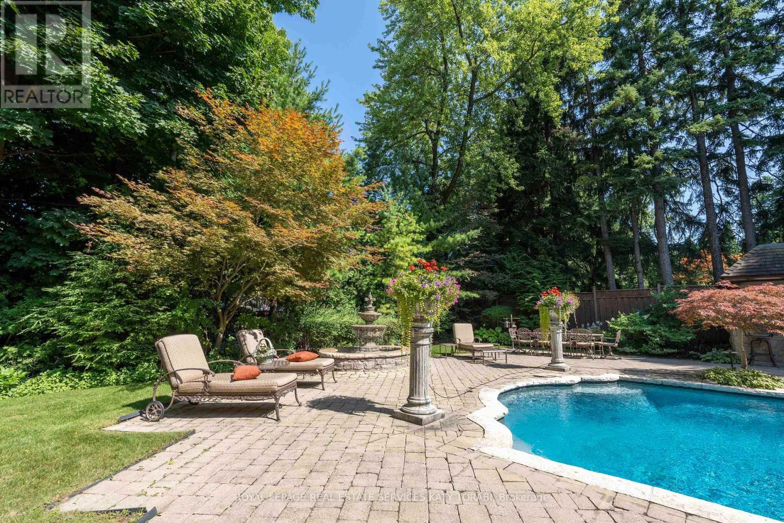 












11 DOON ROAD

,
Toronto,




Ontario
M2L1M1

