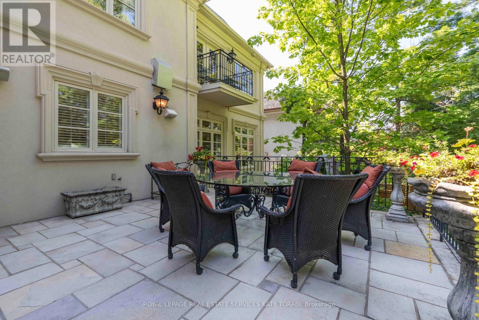 












11 DOON ROAD

,
Toronto,




Ontario
M2L1M1

