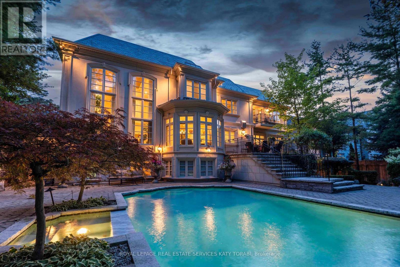 












11 DOON ROAD

,
Toronto,




Ontario
M2L1M1

