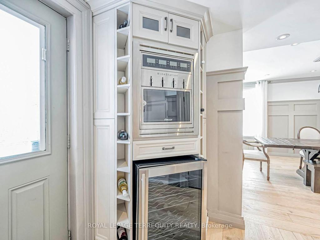 









6


Aileen Lewis

Court,
Markham,




ON
L6E 1A8

