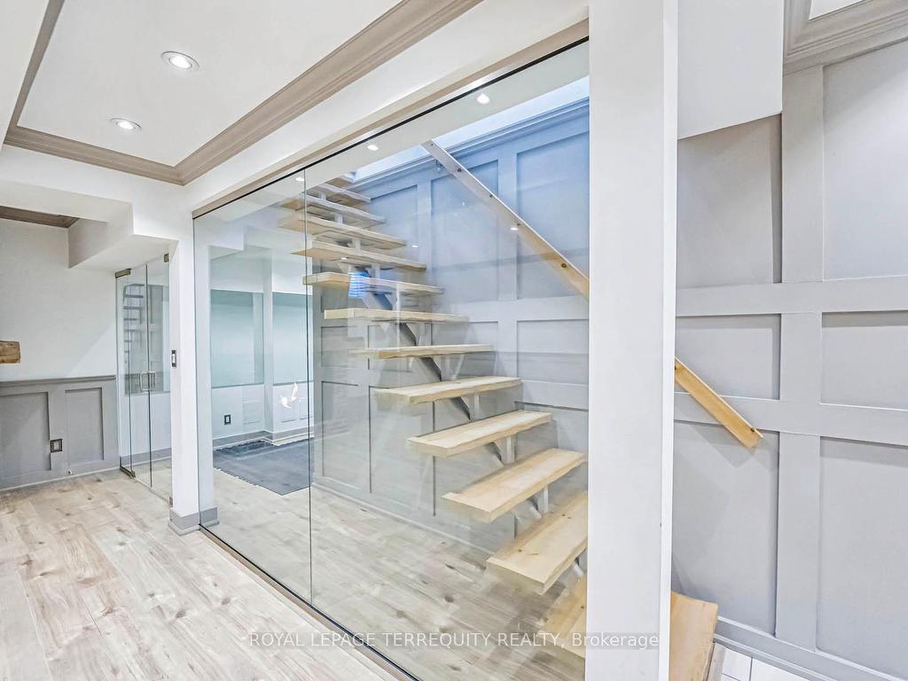 









6


Aileen Lewis

Court,
Markham,




ON
L6E 1A8

