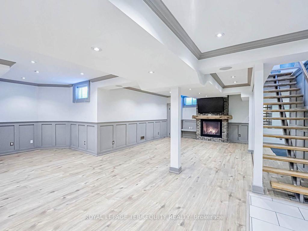 









6


Aileen Lewis

Court,
Markham,




ON
L6E 1A8

