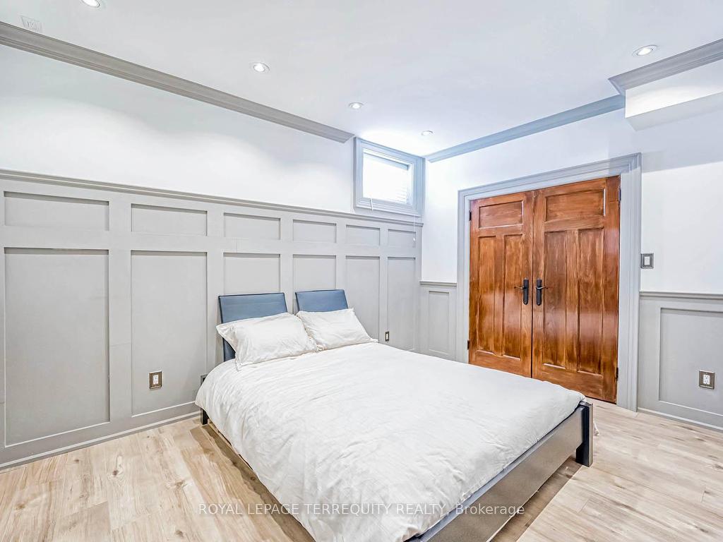 









6


Aileen Lewis

Court,
Markham,




ON
L6E 1A8

