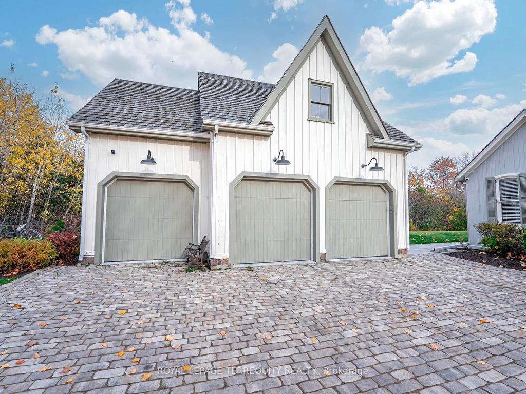 









6


Aileen Lewis

Court,
Markham,




ON
L6E 1A8

