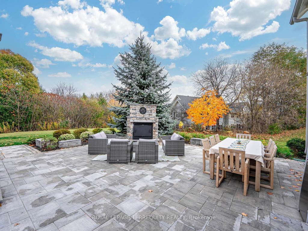 









6


Aileen Lewis

Court,
Markham,




ON
L6E 1A8

