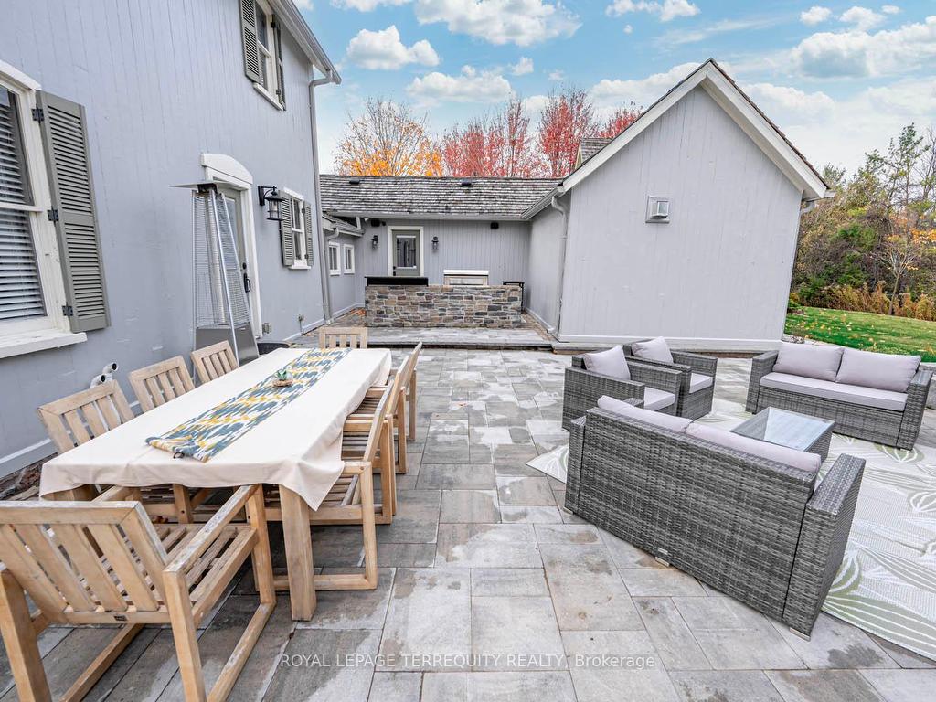 









6


Aileen Lewis

Court,
Markham,




ON
L6E 1A8

