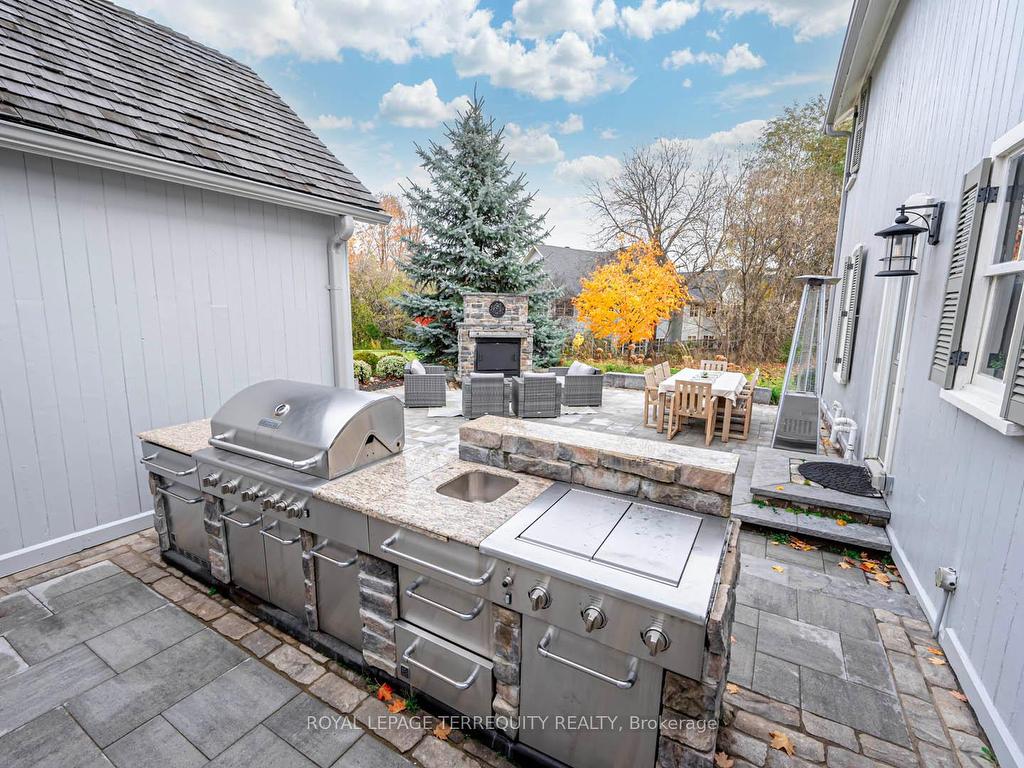 









6


Aileen Lewis

Court,
Markham,




ON
L6E 1A8

