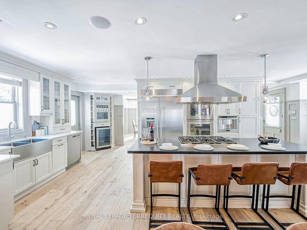 









6


Aileen Lewis

Court,
Markham,




ON
L6E 1A8

