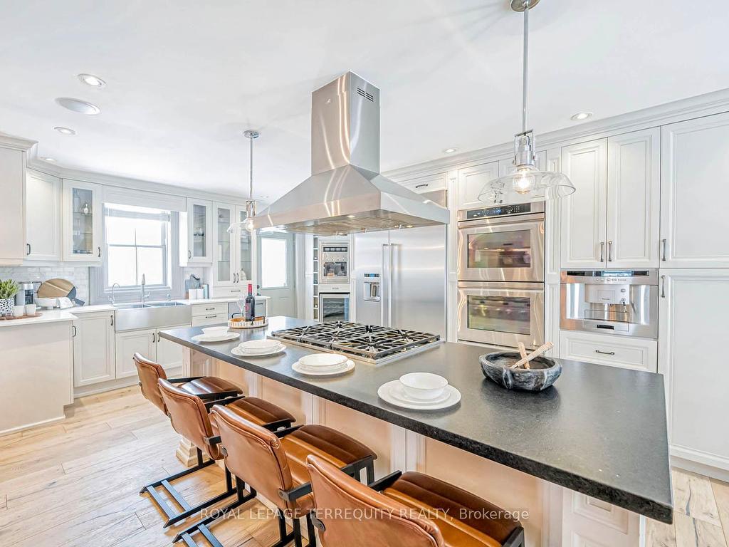 









6


Aileen Lewis

Court,
Markham,




ON
L6E 1A8

