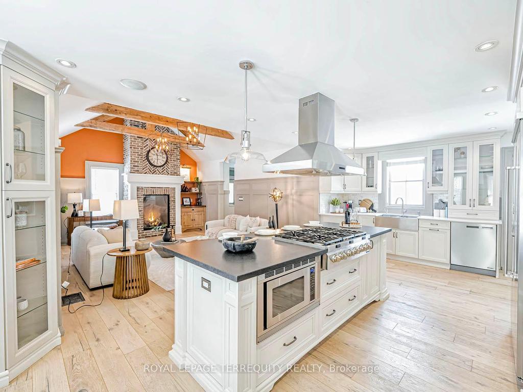 









6


Aileen Lewis

Court,
Markham,




ON
L6E 1A8

