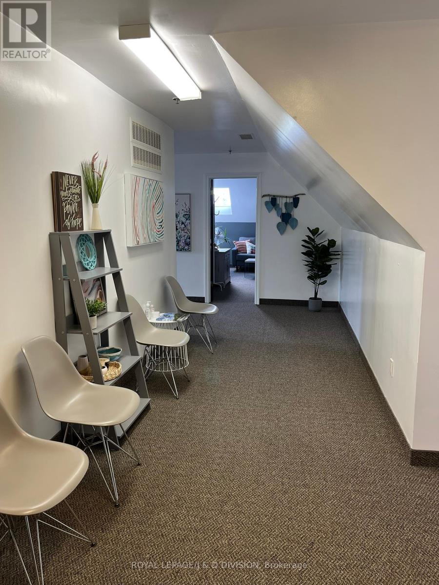 












300 - 101 MARY STREET W

,
Whitby,




Ontario
L1N2R4

