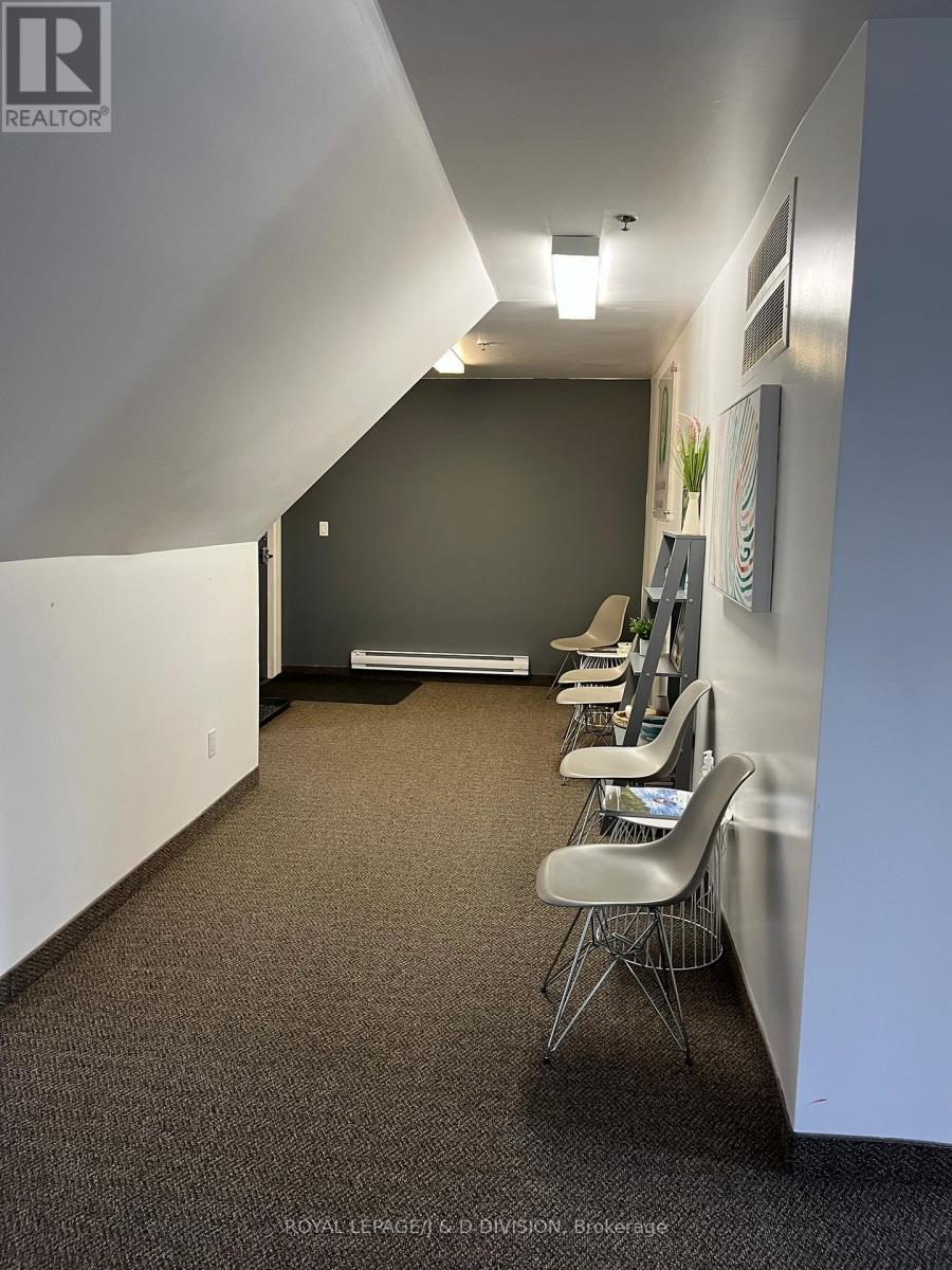 












300 - 101 MARY STREET W

,
Whitby,




Ontario
L1N2R4

