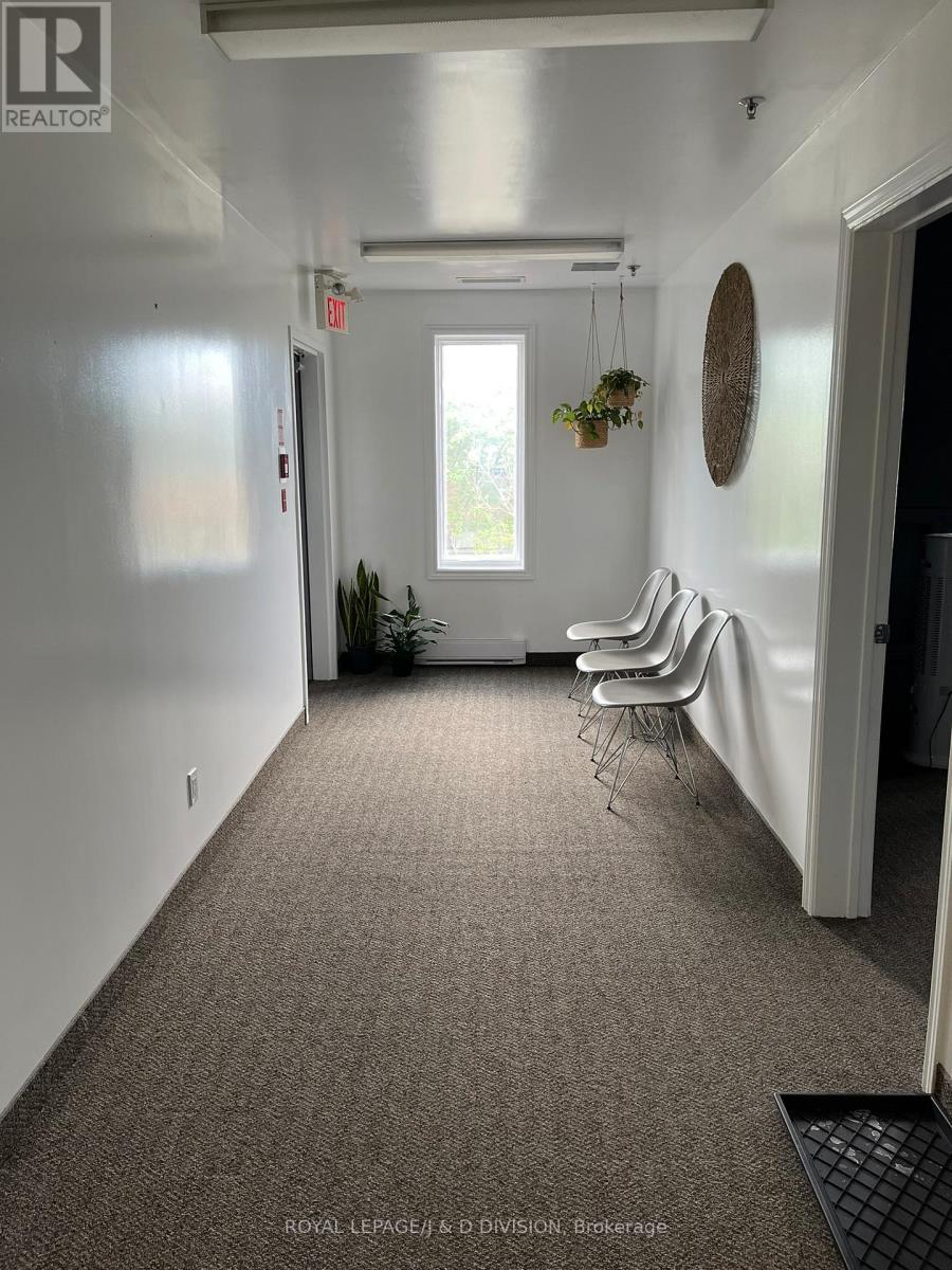 












300 - 101 MARY STREET W

,
Whitby,




Ontario
L1N2R4

