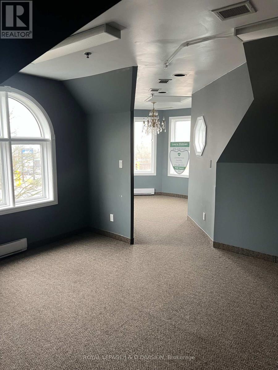 












300 - 101 MARY STREET W

,
Whitby,




Ontario
L1N2R4

