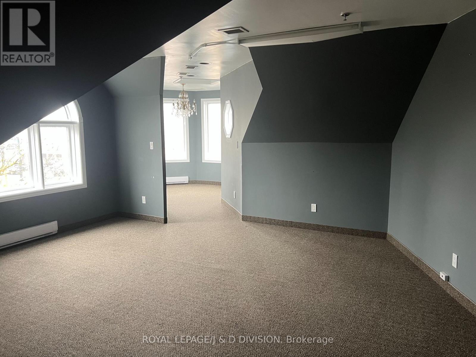 












300 - 101 MARY STREET W

,
Whitby,




Ontario
L1N2R4

