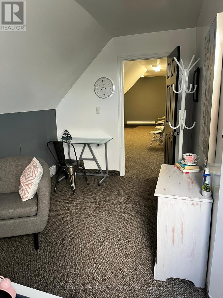 












300 - 101 MARY STREET W

,
Whitby,




Ontario
L1N2R4


