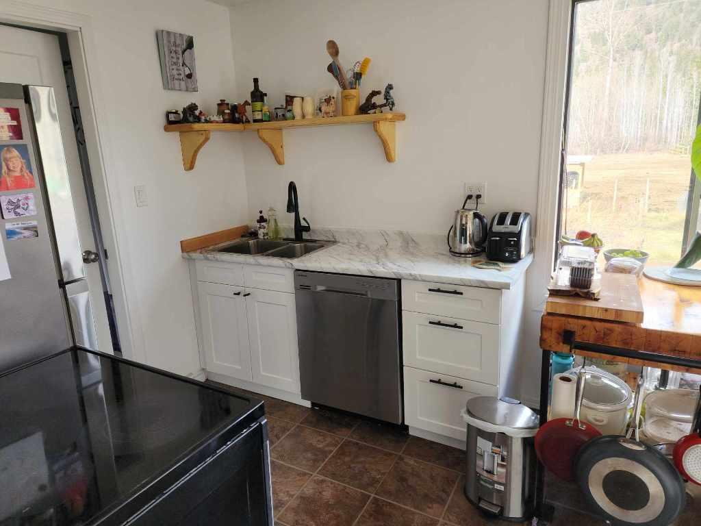 









1385


6

Highway,
Cherryville,




BC
V0E 2G1

