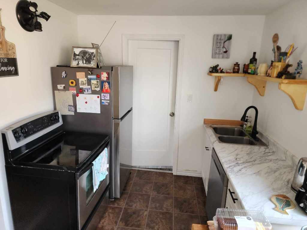 









1385


6

Highway,
Cherryville,




BC
V0E 2G1

