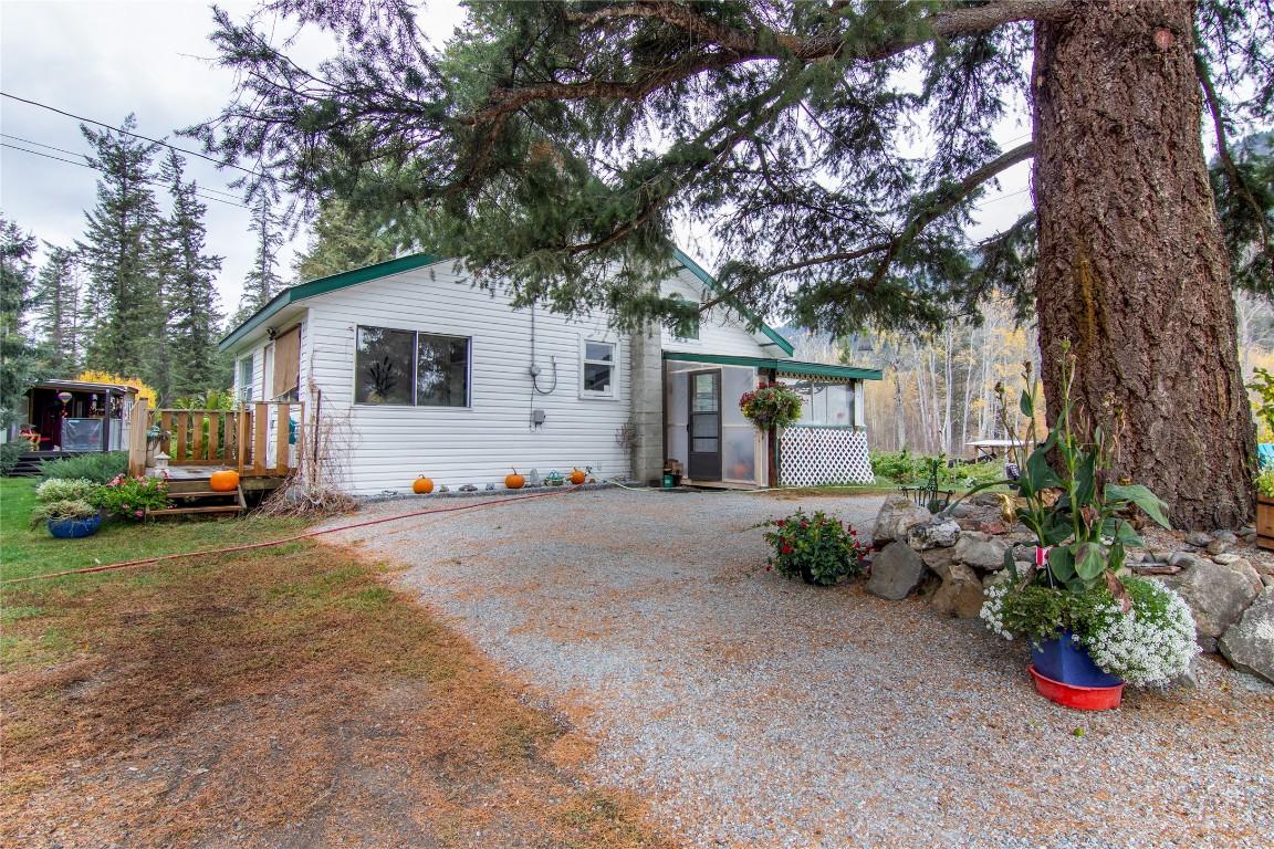 









1385


6

Highway,
Cherryville,




BC
V0E 2G1


