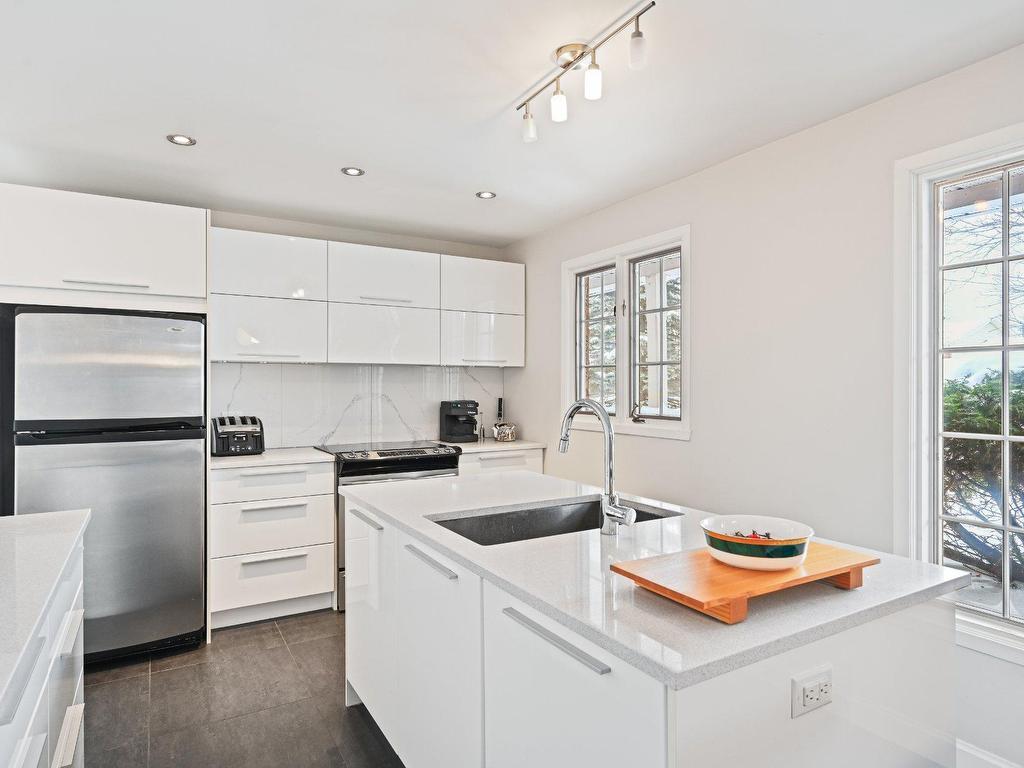 









2007


Rue La Corne

,
Saint-Bruno-de-Montarville,




QC
J3V5A1

