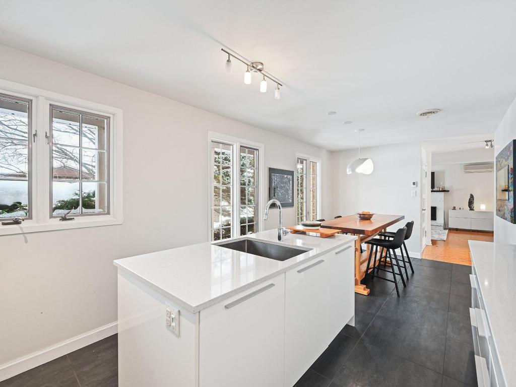 









2007


Rue La Corne

,
Saint-Bruno-de-Montarville,




QC
J3V5A1

