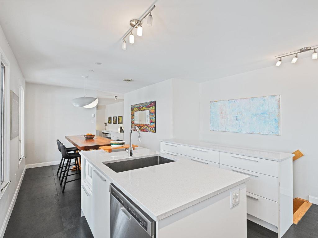 









2007


Rue La Corne

,
Saint-Bruno-de-Montarville,




QC
J3V5A1

