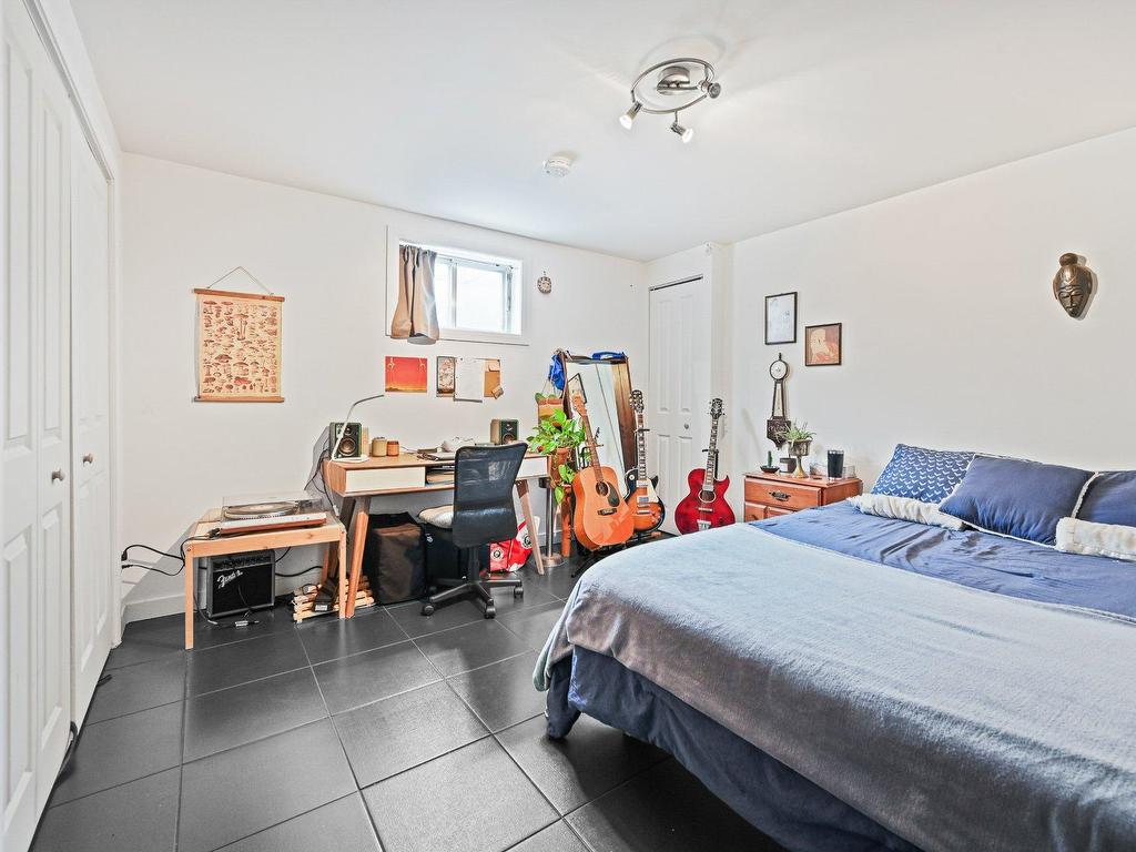 









2007


Rue La Corne

,
Saint-Bruno-de-Montarville,




QC
J3V5A1

