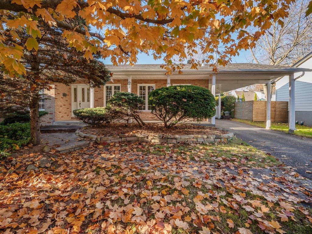 









2007


Rue La Corne

,
Saint-Bruno-de-Montarville,




QC
J3V5A1

