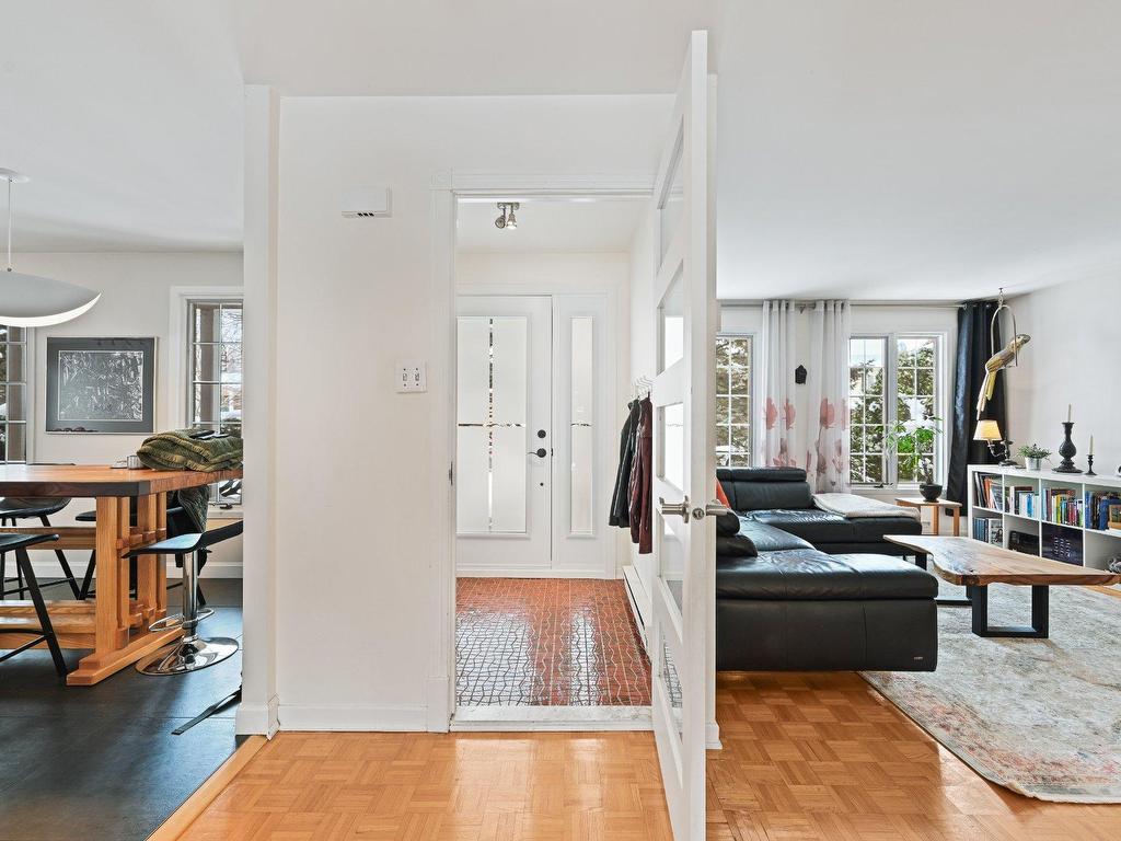 









2007


Rue La Corne

,
Saint-Bruno-de-Montarville,




QC
J3V5A1

