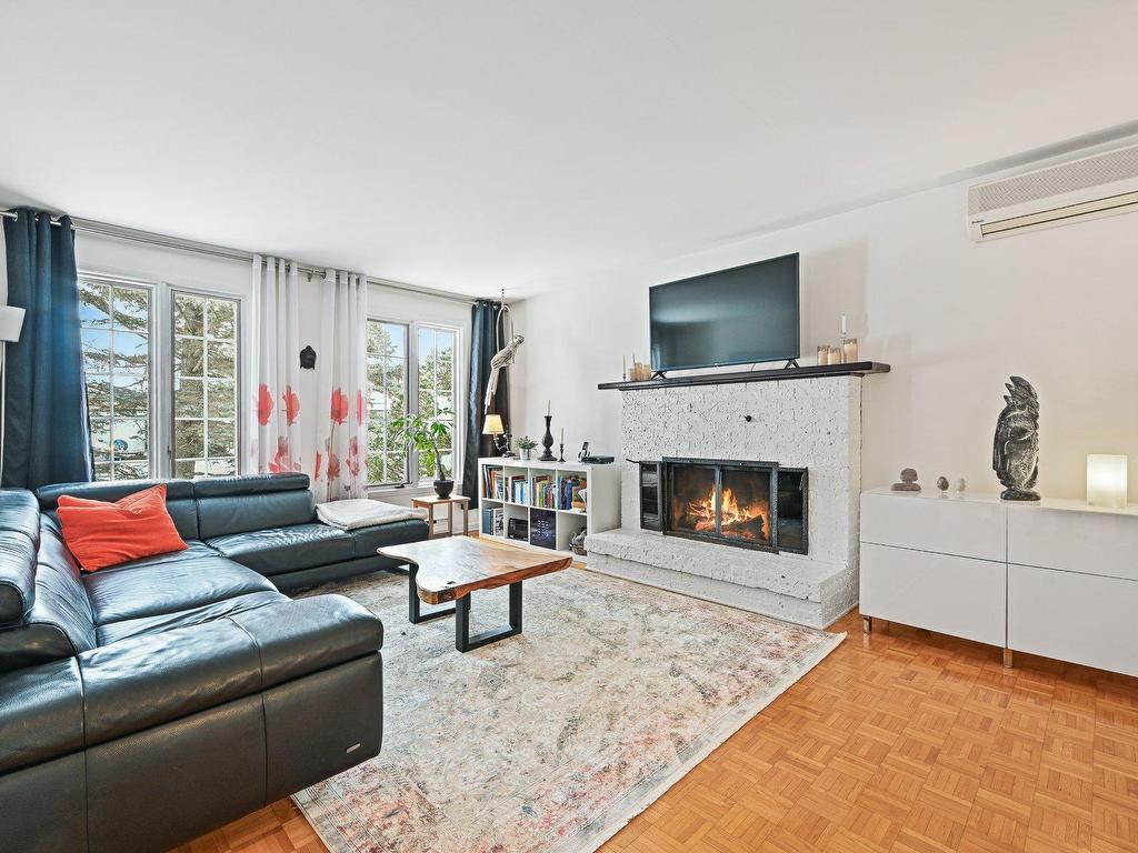 









2007


Rue La Corne

,
Saint-Bruno-de-Montarville,




QC
J3V5A1

