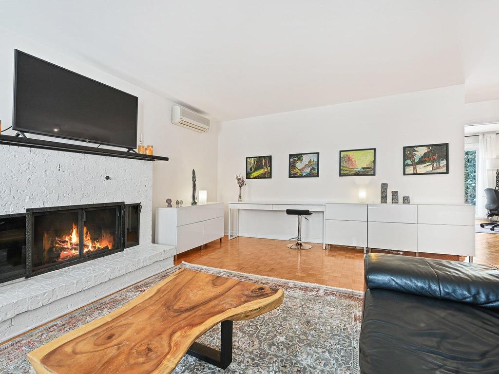 









2007


Rue La Corne

,
Saint-Bruno-de-Montarville,




QC
J3V5A1

