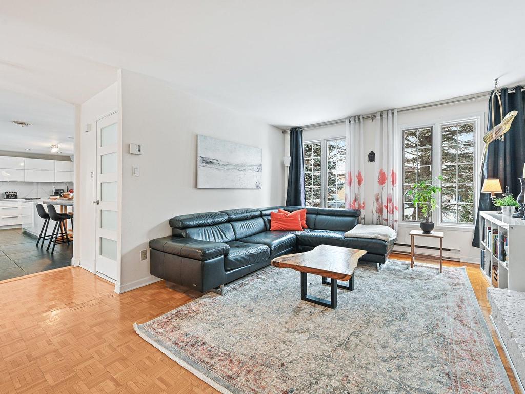 









2007


Rue La Corne

,
Saint-Bruno-de-Montarville,




QC
J3V5A1

