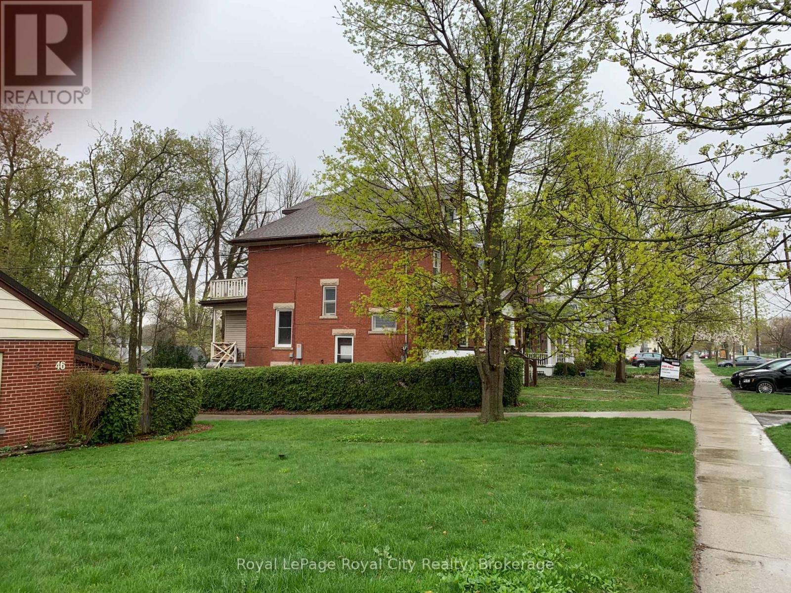 












52 WATERLOO AVENUE

,
Guelph (Downtown),




Ontario
N1H3H5

