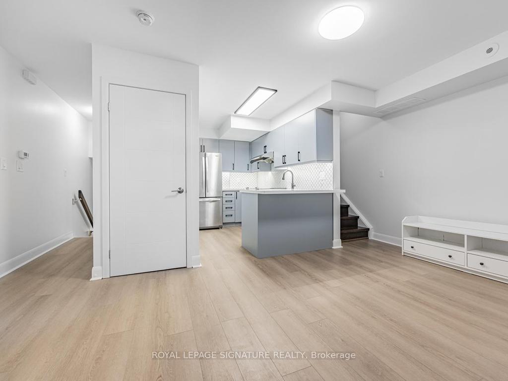 









415


Jarvis

Street, 401,
Toronto,




ON
M4Y 3C1

