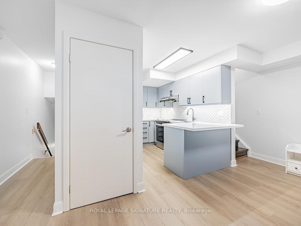 









415


Jarvis

Street, 401,
Toronto,




ON
M4Y 3C1

