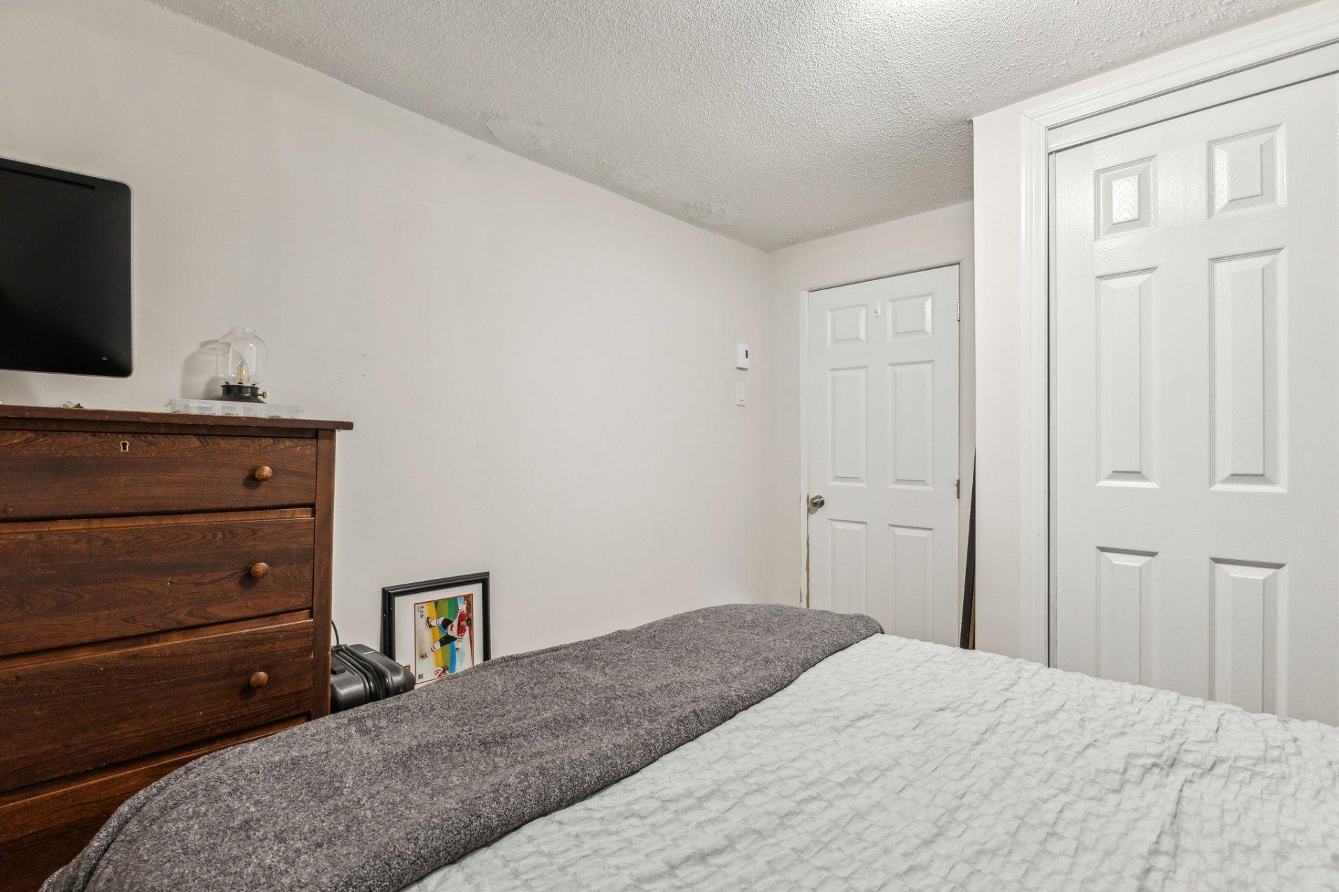 









8


Rue Frontenac

,
Gatineau (Hull),




QC
J8X1Y6

