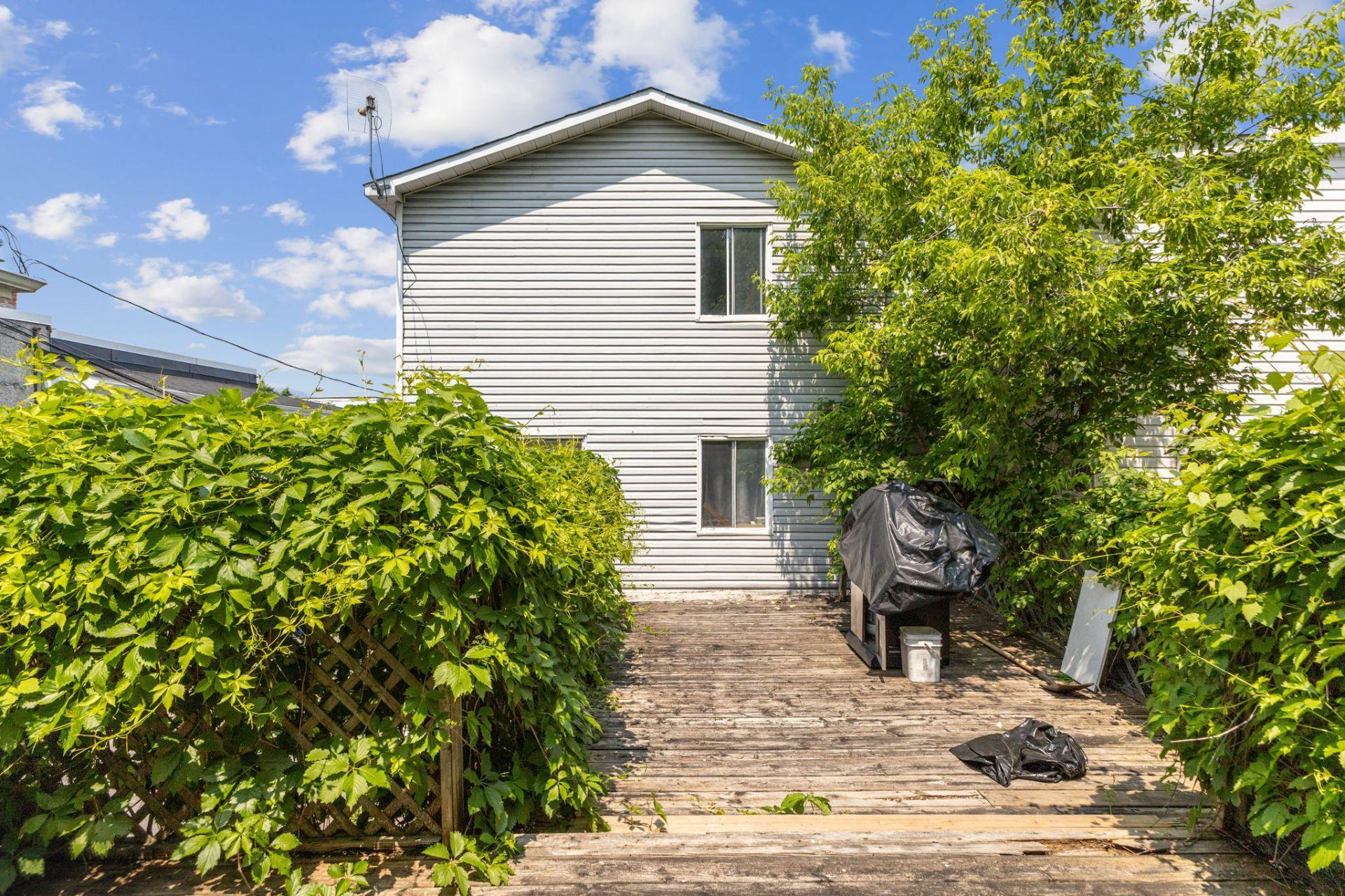 









8


Rue Frontenac

,
Gatineau (Hull),




QC
J8X1Y6

